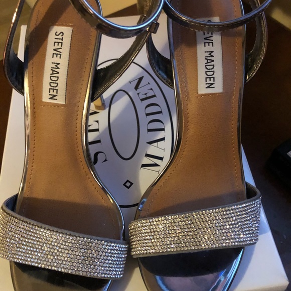 Steve Madden Strappy Sandle with Rhinestones. - Picture 6 of 7